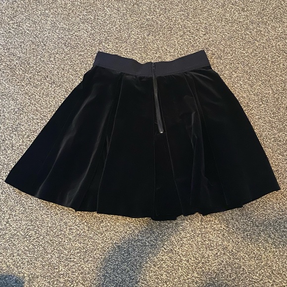 Alice + Olivia Jolynn Velvet Box Pleat Mini Skirt - Picture 3 of 4